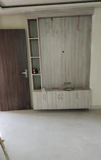 1BHK Urgent Sale Free Hold Third Floor With Roof Ready To Move